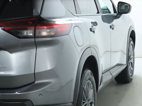 Used 2024 Nissan Rogue S image 46