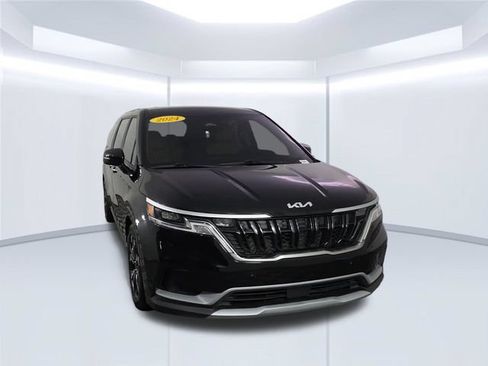 Used 2024 Kia Carnival EX FWD image 3