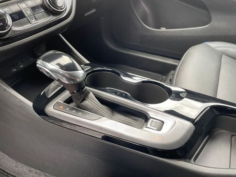 Used 2025 Buick Envista Sport Touring image 41