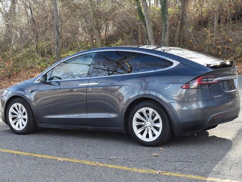 Used 2018 Tesla Model X 75D image 6