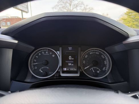 Used 2017 Toyota Tacoma SR5 w/ Exterior Package AWD/4WD image 17