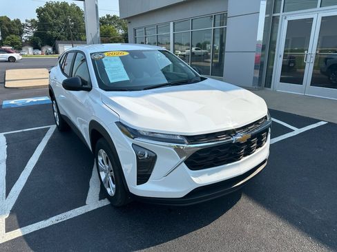 Used 2026 Chevrolet Trax LS FWD image 3
