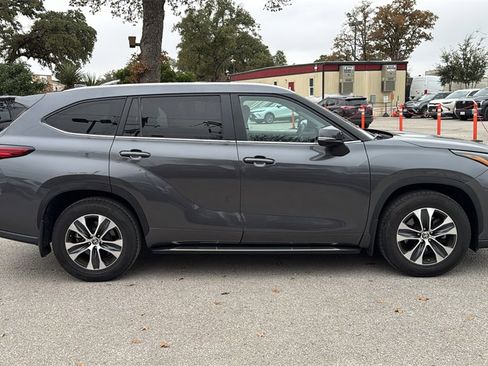 Used 2023 Toyota Highlander XLE image 7