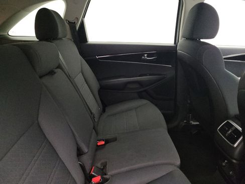 Used 2020 Kia Sorento AWD V6 image 19