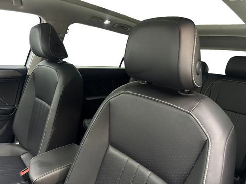 Used 2024 Volkswagen Tiguan SE FWD image 27