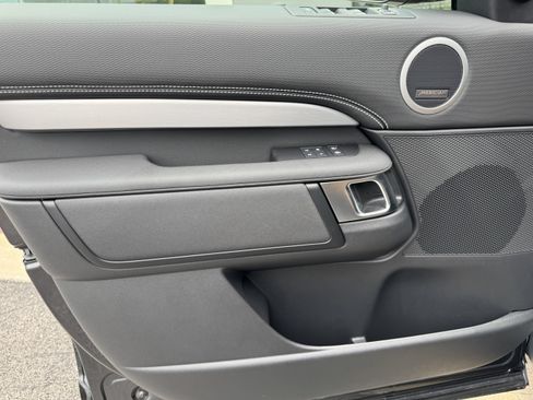 New 2026 Land Rover Discovery Limited Edition AWD/4WD image 10