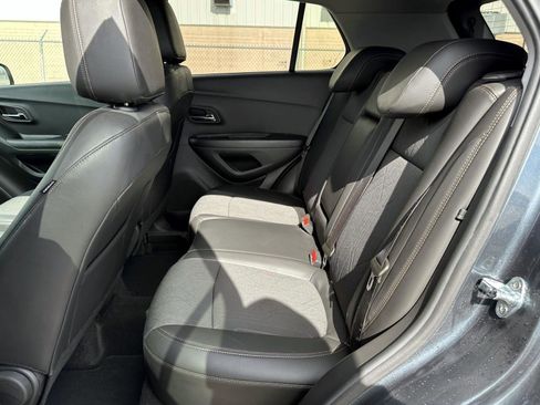 Certified 2022 Chevrolet Trax LT w/ LT Convenience Package image 11