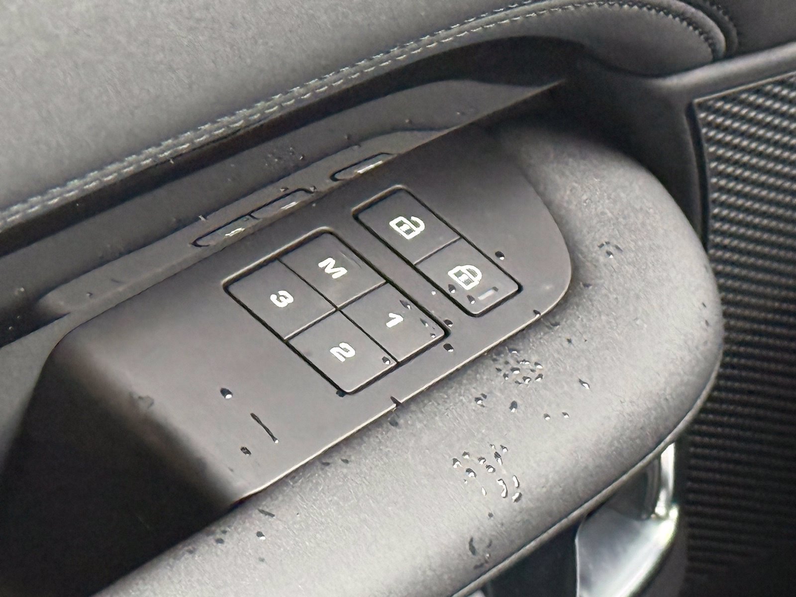 New 2026 Land Rover Discovery S AWD/4WD image 40
