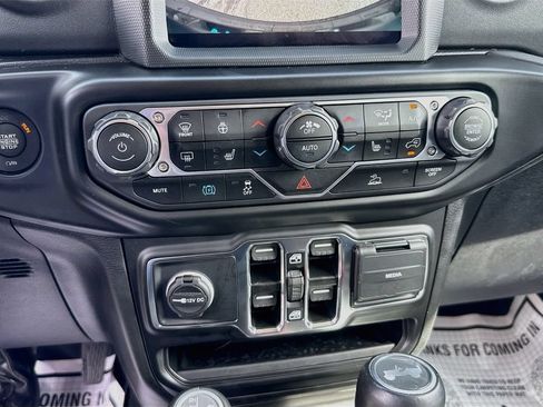Used 2022 Jeep Wrangler Unlimited Sahara w/ Cold Weather Group AWD/4WD image 17