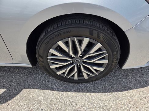 Used 2024 Nissan Altima 2.5 SV w/ SV Premium Package FWD image 17