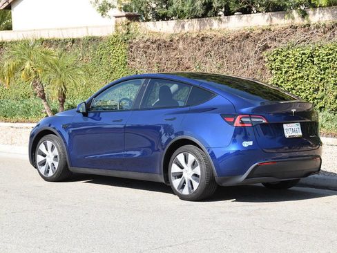 Used 2021 Tesla Model Y Long Range AWD/4WD image 37