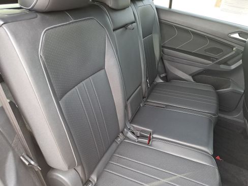 Used 2023 Volkswagen Tiguan SE R-Line FWD image 12