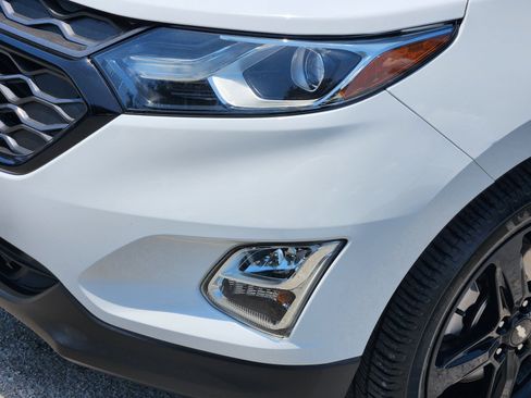Used 2020 Chevrolet Equinox Premier w/ Premier Redline Edition FWD image 26
