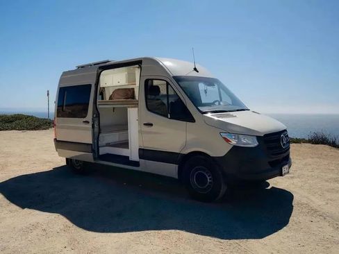 Used 2021 Mercedes-Benz Sprinter 2500 image 26