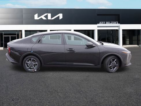 New 2026 Kia K4 LXS image 2