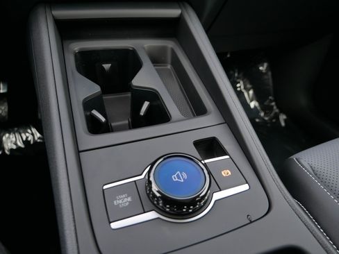 New 2026 Volkswagen Tiguan SE image 9