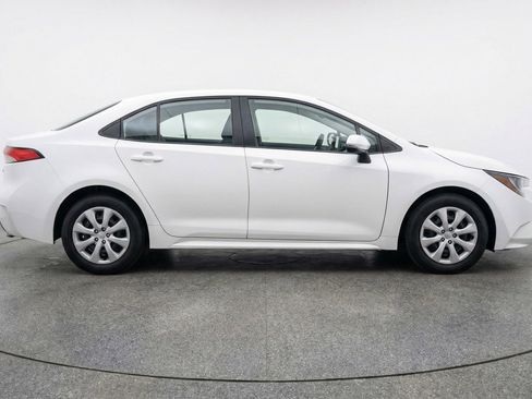 Used 2025 Toyota Corolla LE image 11