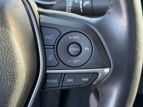 Used 2021 Toyota Camry XLE w/ Navigation Upgrade Package image 16