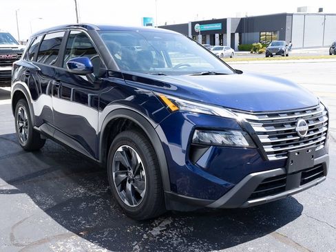 Used 2025 Nissan Rogue SV FWD image 4