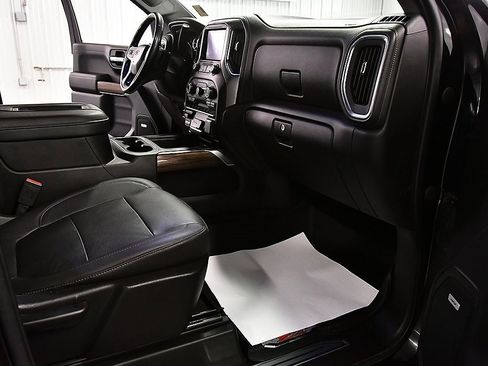 Used 2021 Chevrolet Silverado 1500 LT Trail Boss w/ Convenience Package II image 29