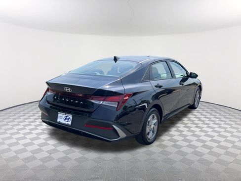 Used 2025 Hyundai Elantra SE image 7