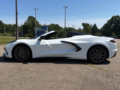 Used 2024 Chevrolet Corvette Stingray Premium Conv w/ Z51 Performance Package RWD image 9