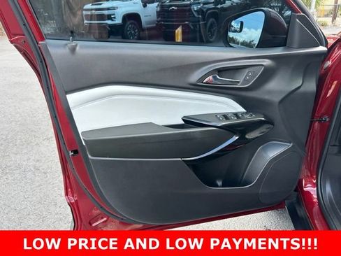 Used 2024 Chevrolet Trax LT FWD image 12