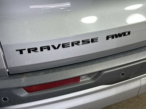 Used 2025 Chevrolet Traverse Z71 AWD/4WD image 7