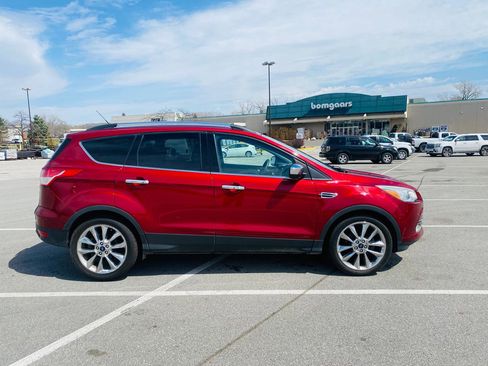 Used 2015 Ford Escape SE w/ SE Chrome Package FWD image 2