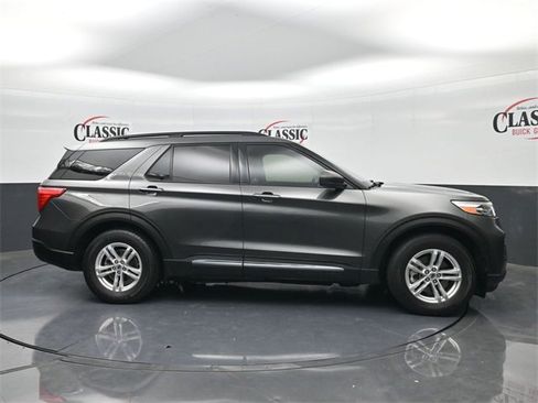 Used 2020 Ford Explorer XLT w/ Equipment Group 202A image 6