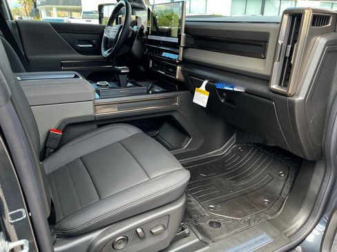 New 2025 GMC Hummer EV 2X w/ LPO, Dark Essentials Package image 19