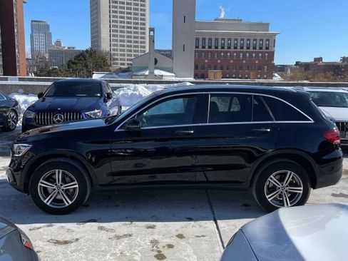Used 2022 Mercedes-Benz GLC 300 4MATIC image 2