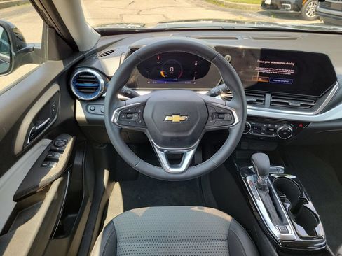 Used 2024 Chevrolet Trax LT w/ Driver Confidence Package FWD image 12