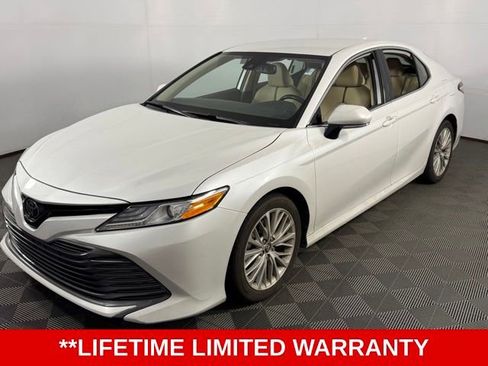 Used 2019 Toyota Camry XLE FWD image 3