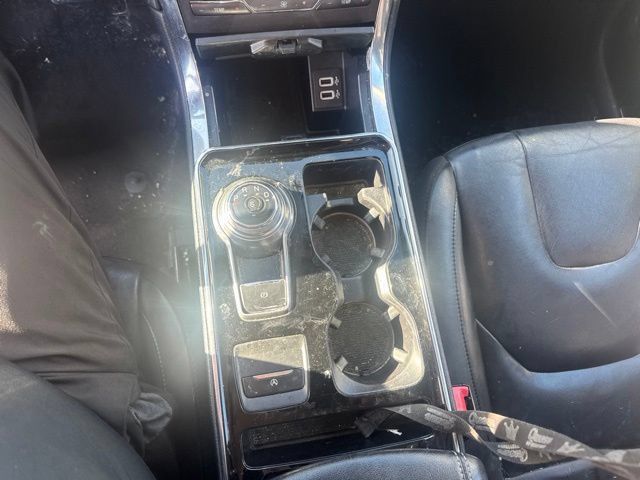 Used 2019 Ford Edge Titanium FWD image 14
