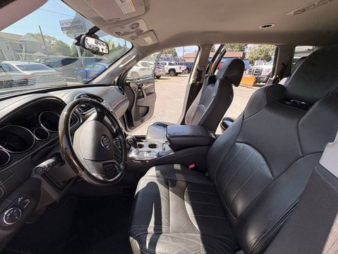 Used 2017 Buick Enclave Leather FWD image 18