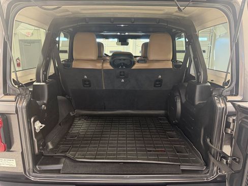 Used 2020 Jeep Wrangler Unlimited Sahara AWD/4WD image 7