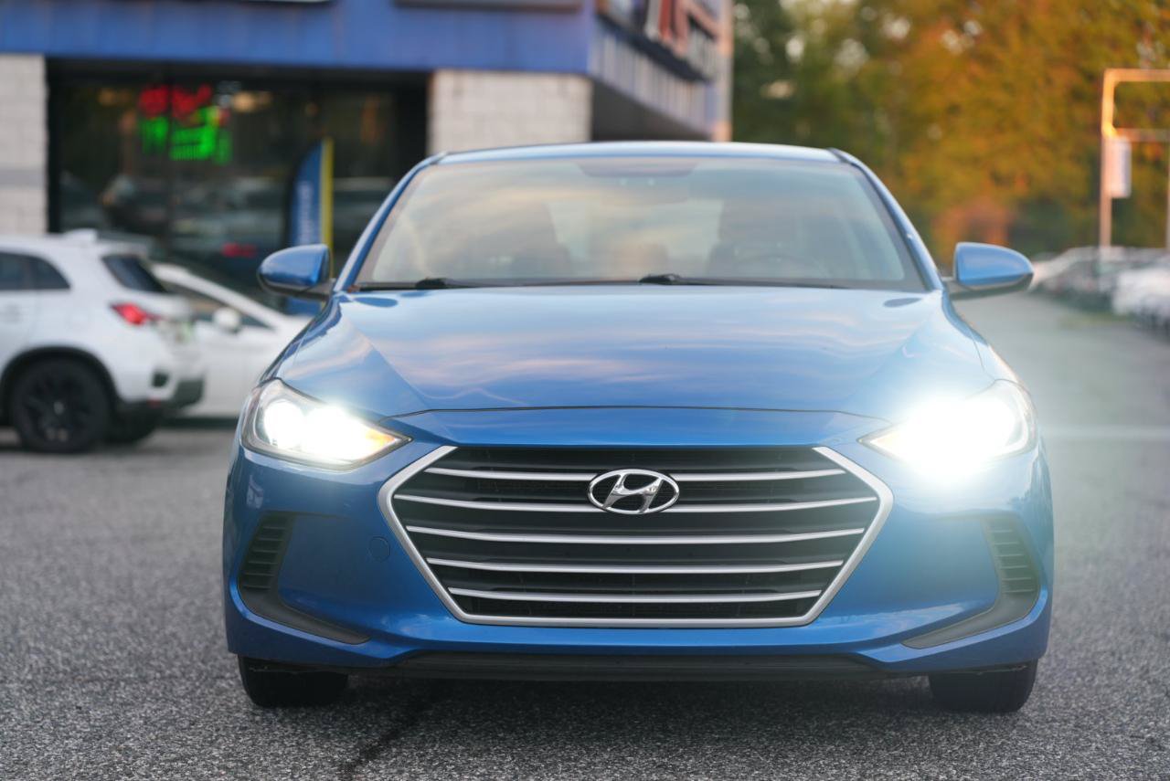 Used 2017 Hyundai Elantra SE FWD image 2