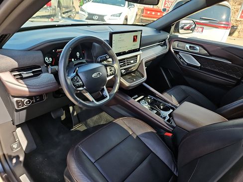 Used 2025 Ford Explorer Platinum w/ LUX Leather Package image 12