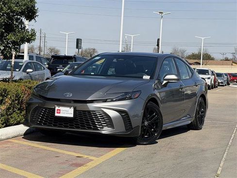 Certified 2025 Toyota Camry SE image 2