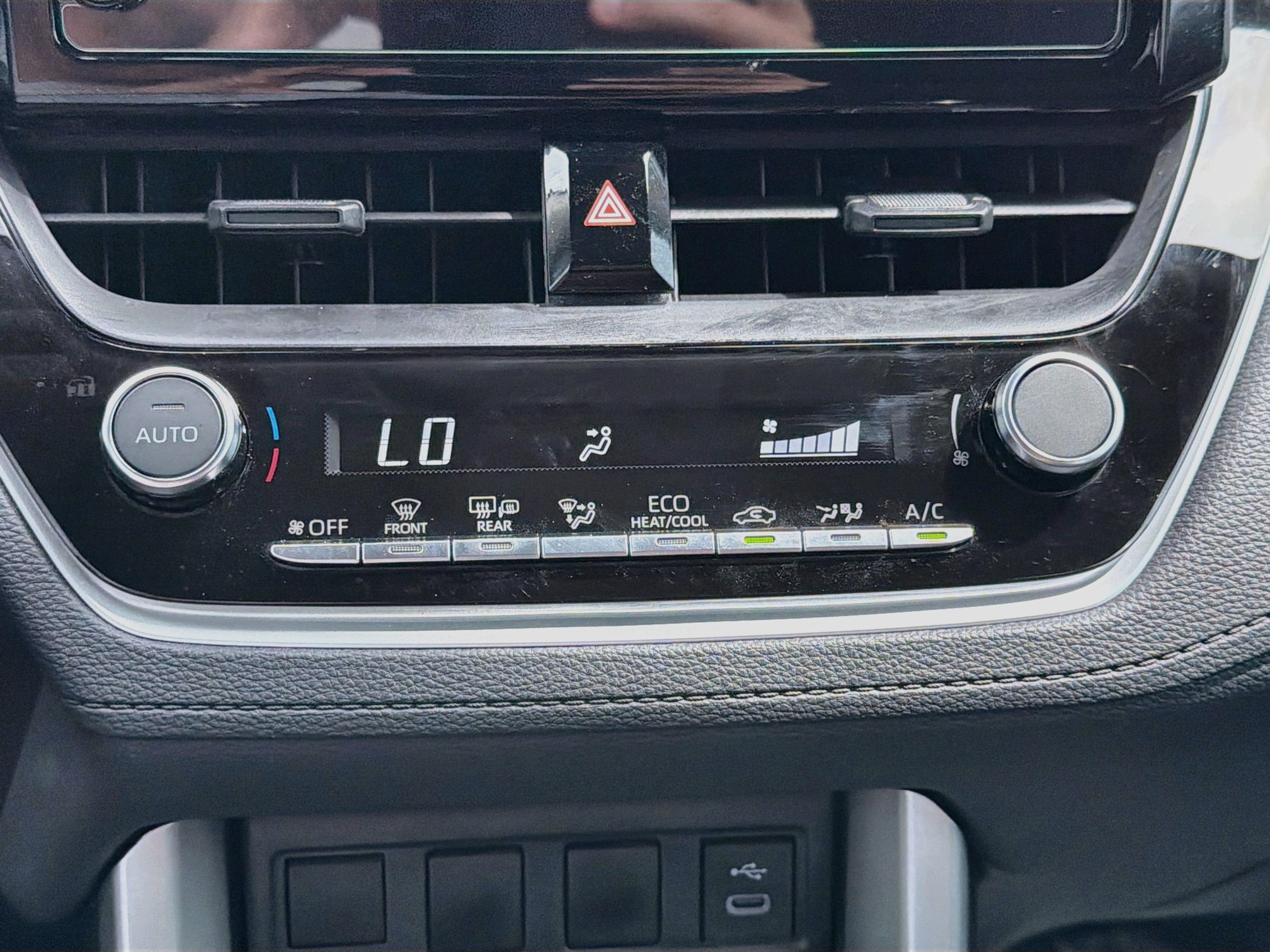 Used 2025 Toyota Corolla Cross LE FWD image 31