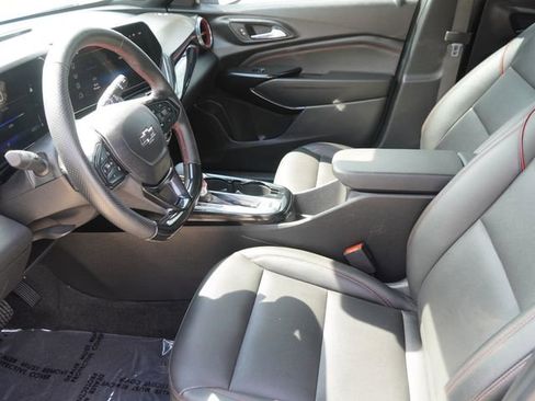 Used 2024 Chevrolet Trax RS w/ Sunroof Package FWD image 20