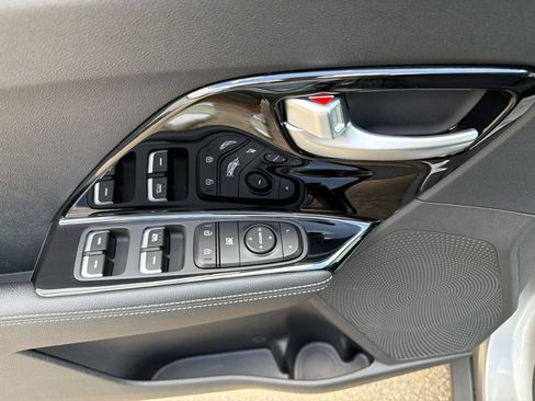 Used 2022 Kia Niro LXS FWD image 17