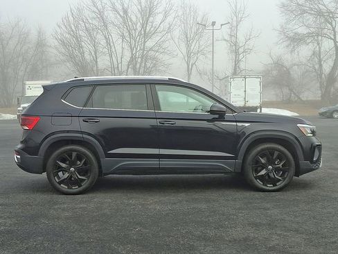 Used 2022 Volkswagen Taos SE image 10