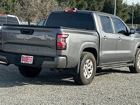 Used 2024 Nissan Frontier SV image 3