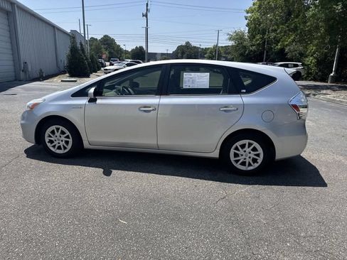 Used 2014 Toyota Prius V Three FWD image 8