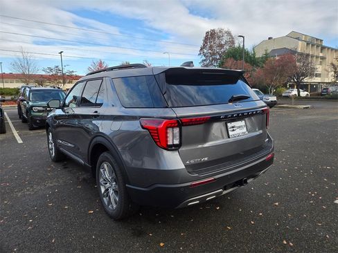 New 2025 Ford Explorer Active w/ Active Comfort Package image 7