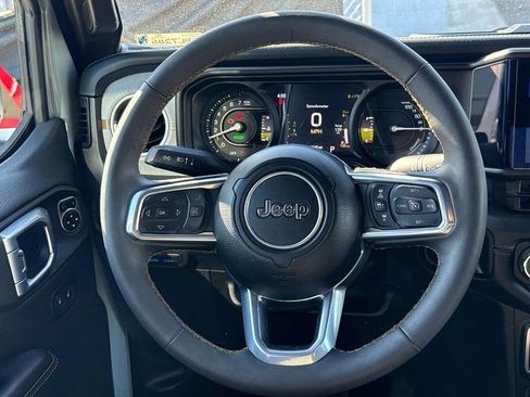 Used 2024 Jeep Wrangler Unlimited Sahara AWD/4WD image 17