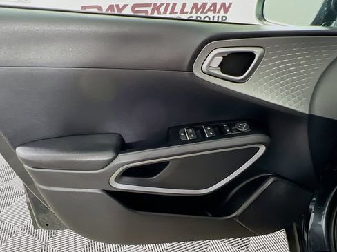 Used 2020 Kia Soul LX FWD image 28