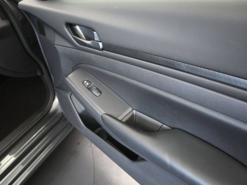 Used 2025 Nissan Altima 2.5 S FWD image 23